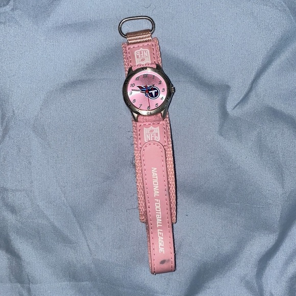 Tennessee Titans NFL pink Velcro women small watch - Picture 2 of 3